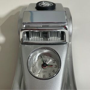Classic car novelty clock